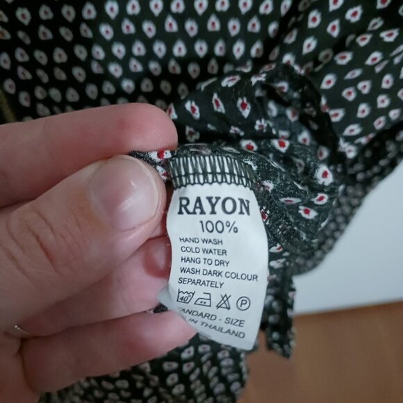 How Bazaar 3/4 Sleeve Top with Gold Zipper & Red/White Pattern Women's Size S/P - Picture 4 of 4